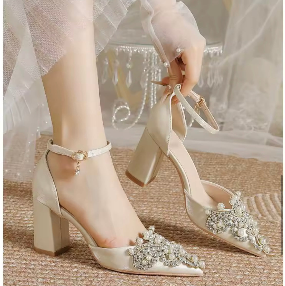Arella Pumps