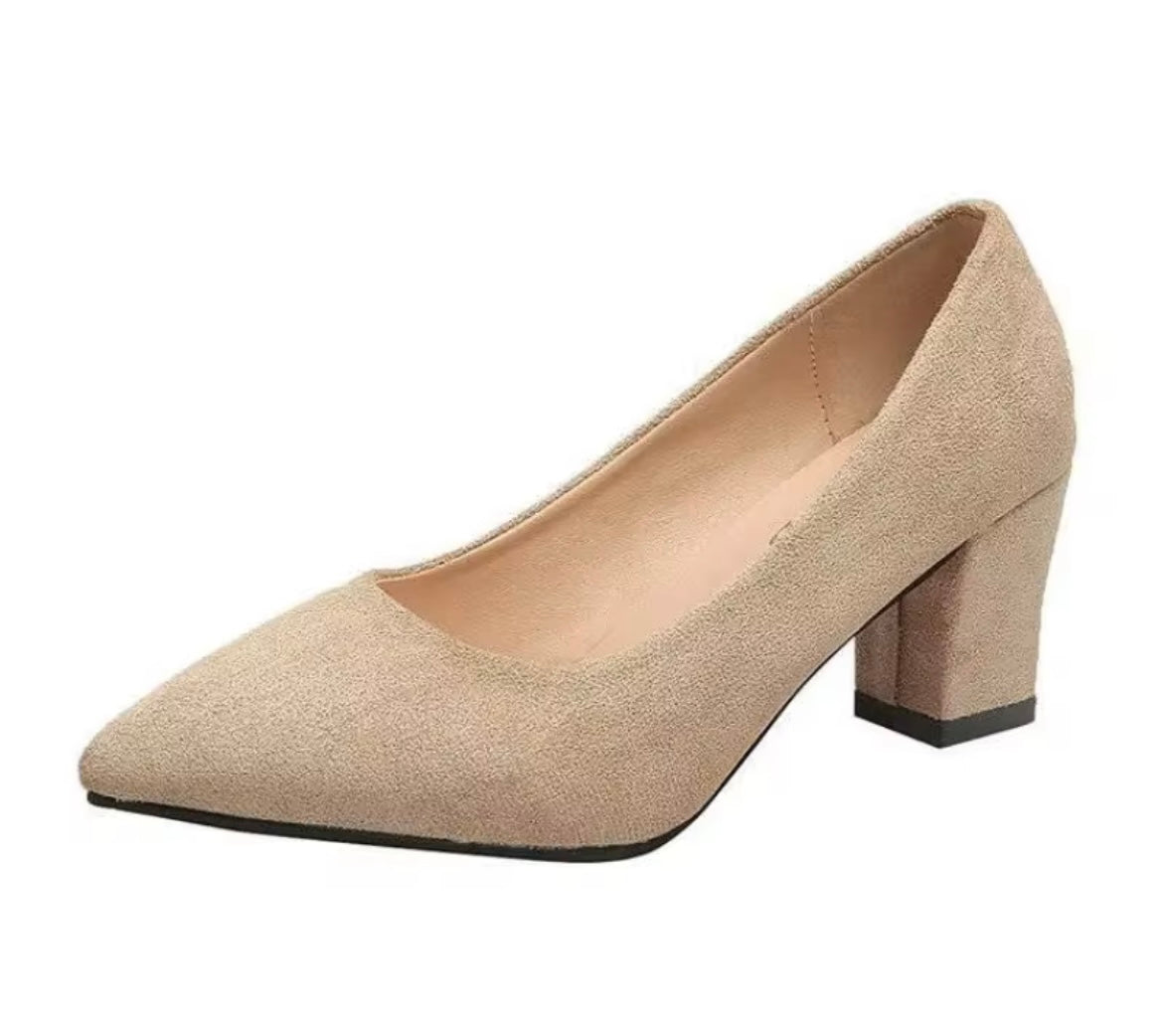 Carmen Pumps