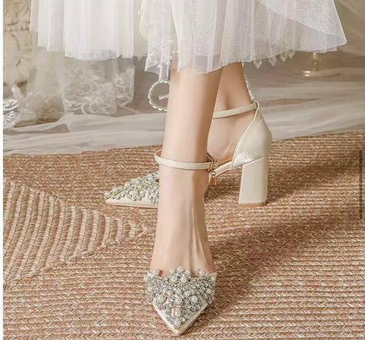 Arella Pumps