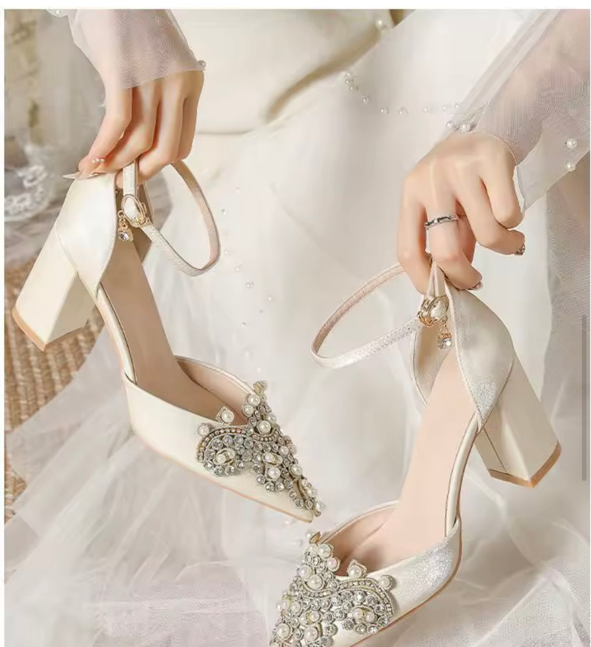 Arella Pumps