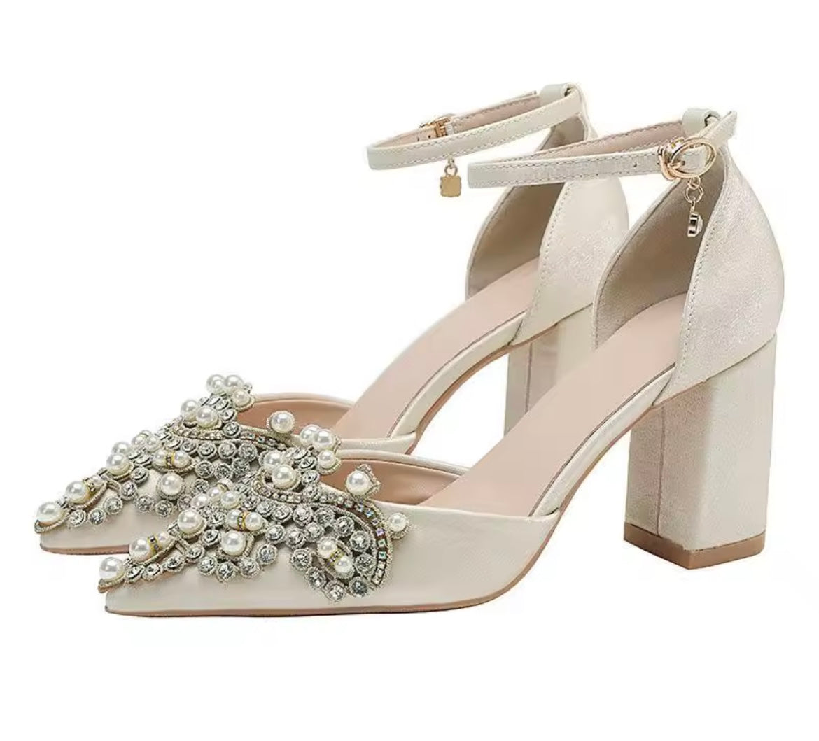 Arella Pumps