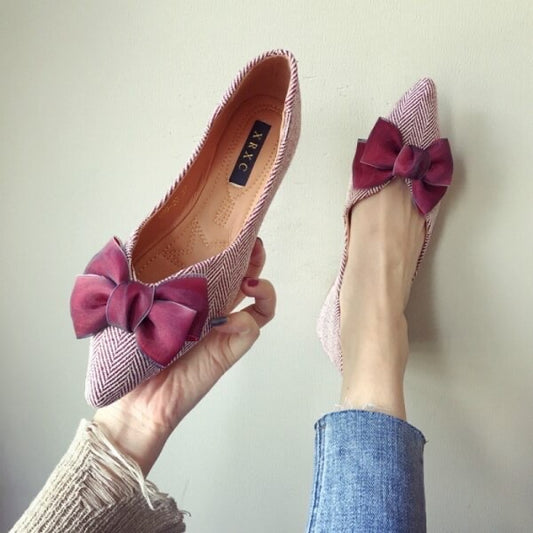 Red herringbone flat pumps with bow